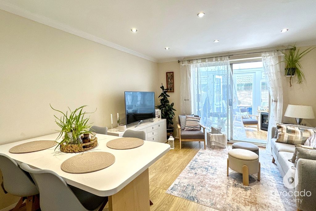 Property photo 3 of 11 4426698