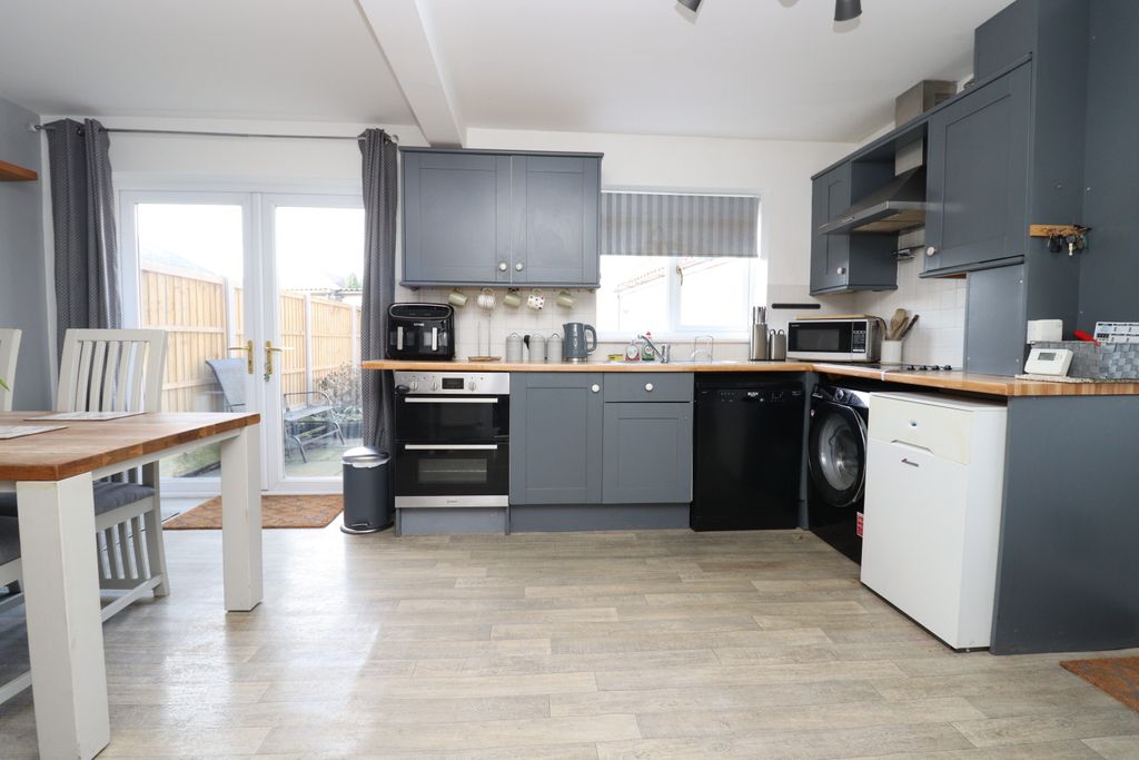 Property photo 2 of 14 (4)