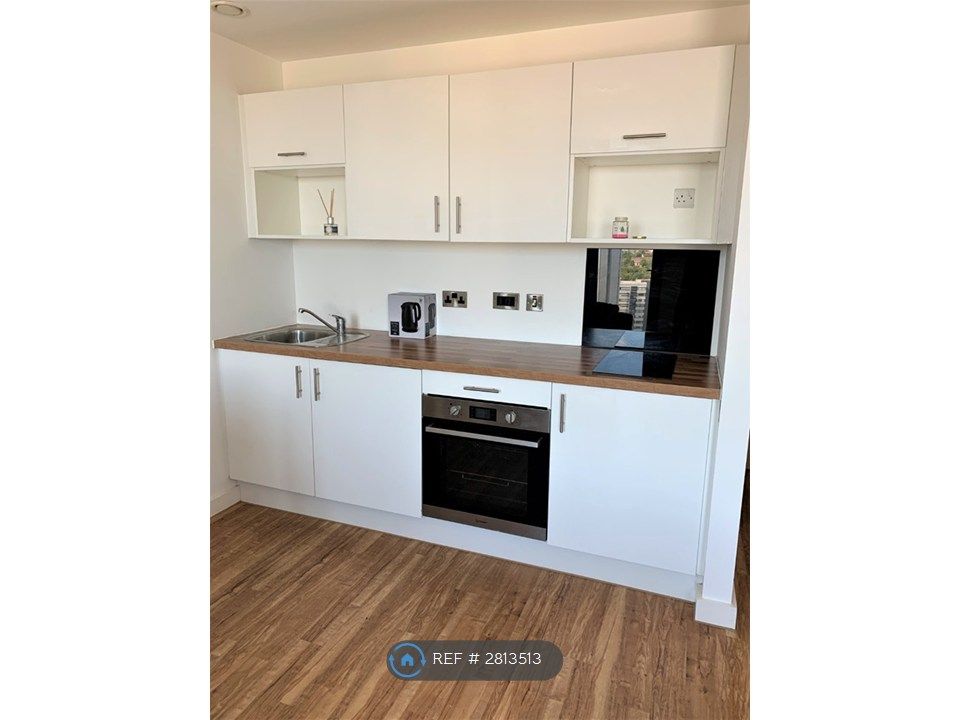 Property photo 2 of 11 Kitchen