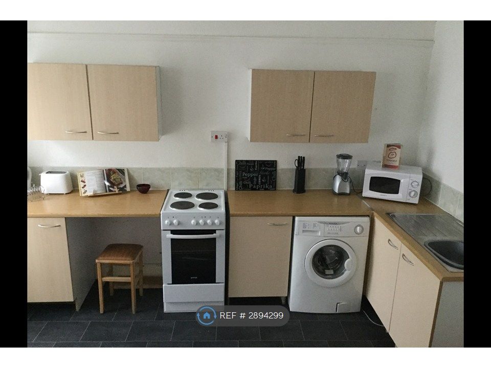 Property photo 2 of 11 Kitchen