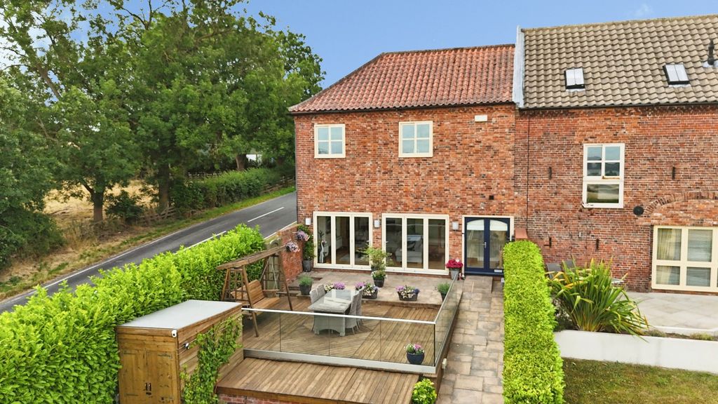 Property photo 2 of 31 5301207