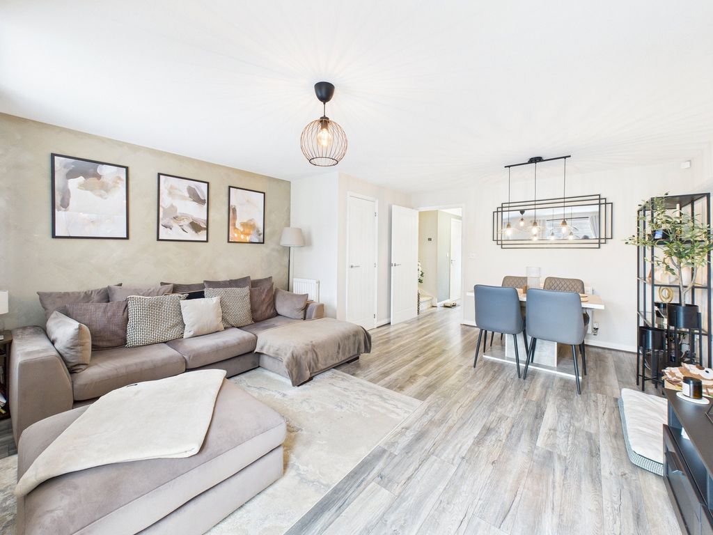 Property photo 2 of 17 Lounge