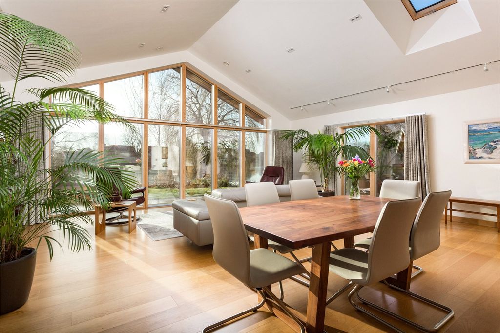 Property photo 2 of 24 Kitchen/Living