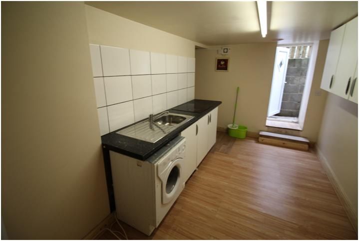 Property photo 2 of 4 Kitchen