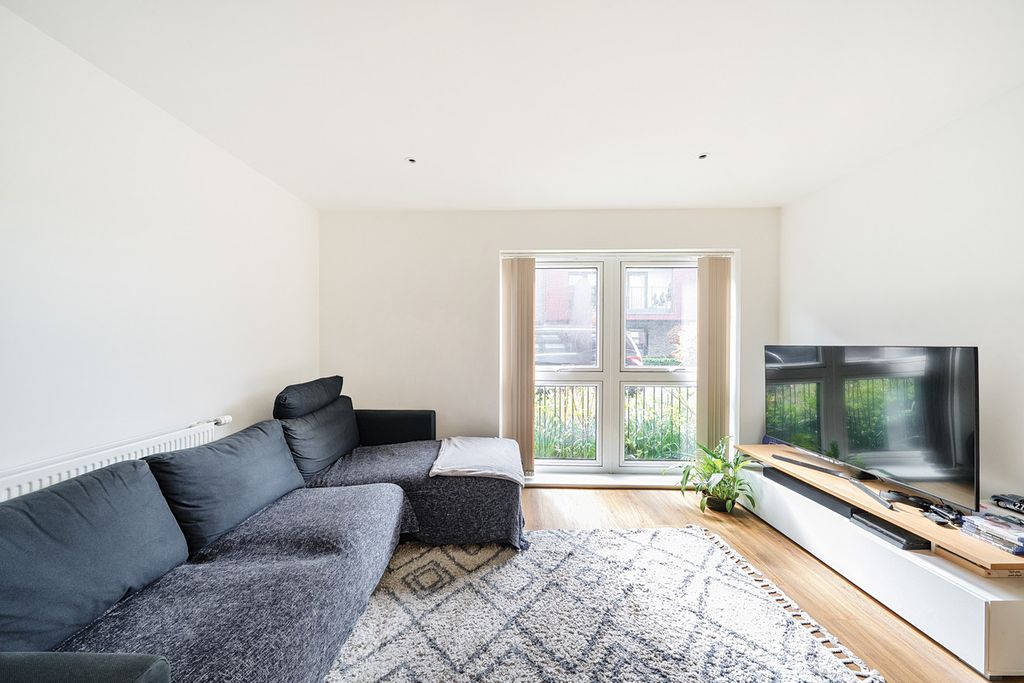 Property photo 2 of 8