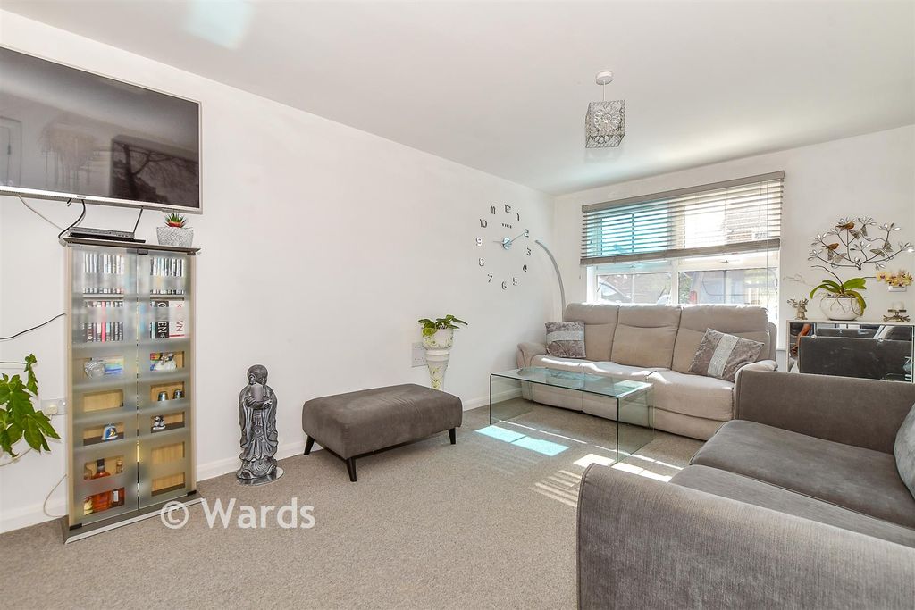 Property photo 1 of 10 Lounge