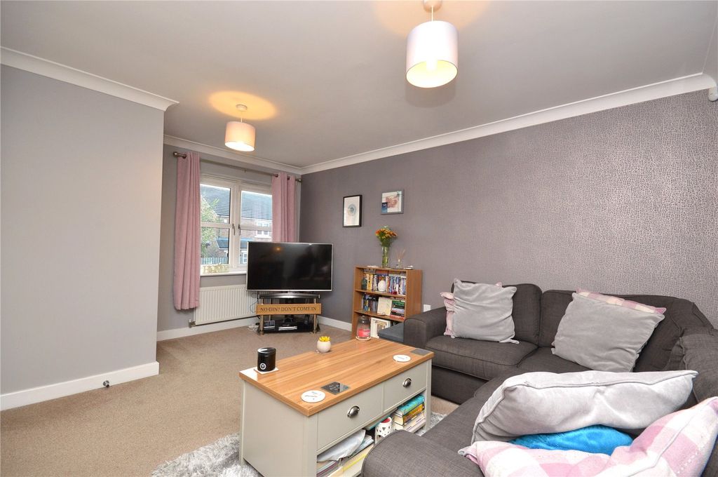 Property photo 2 of 16 Picture No. 12