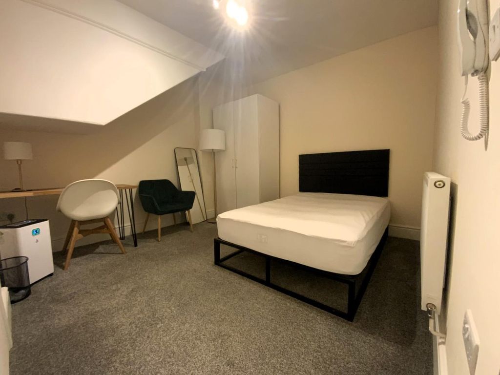 Property photo 2 of 11 Room 1