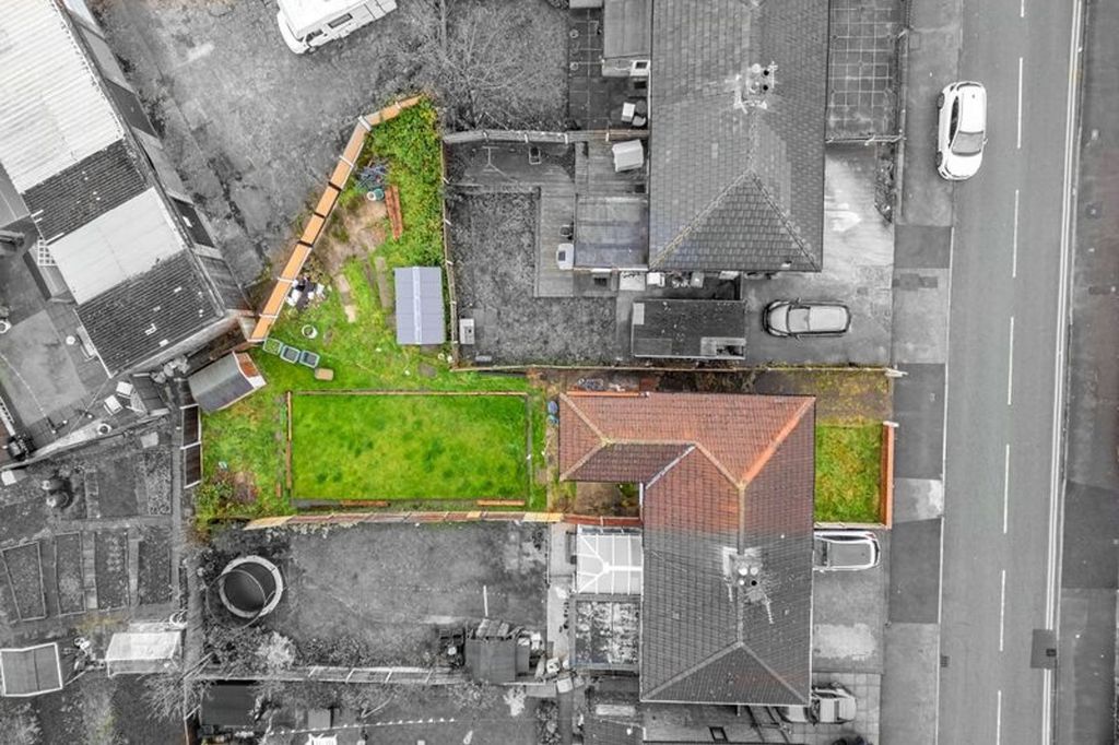 Property photo 2 of 21