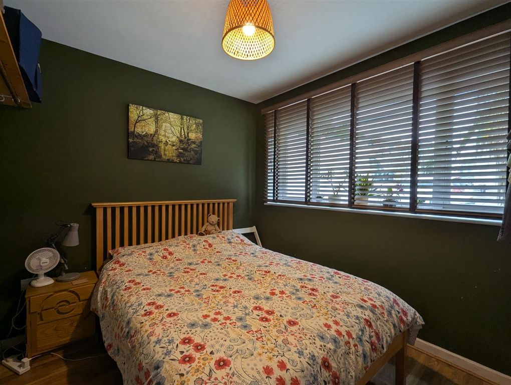 Property photo 3 of 8 1 Oceanis Bedroom