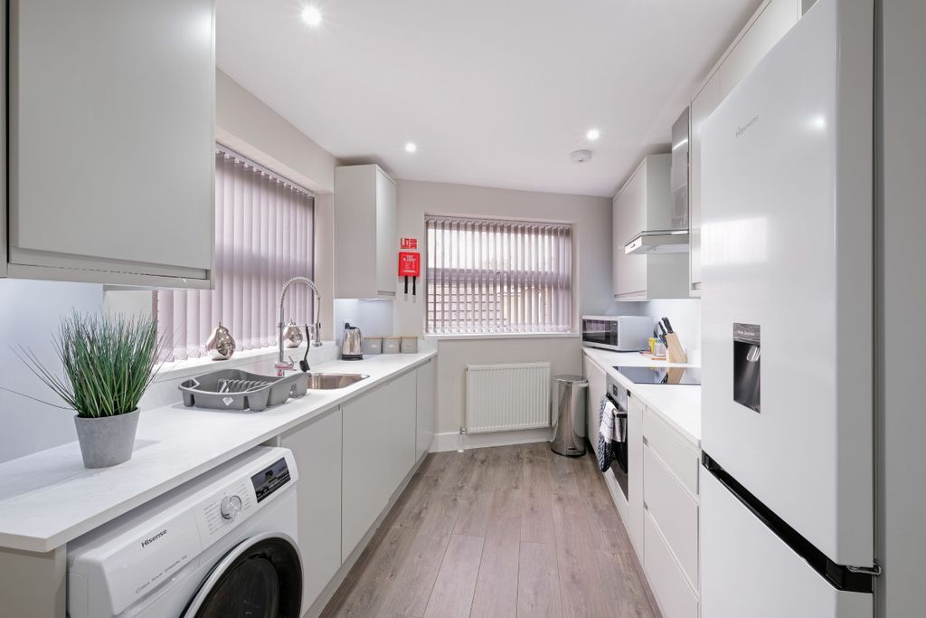 Property photo 2 of 32