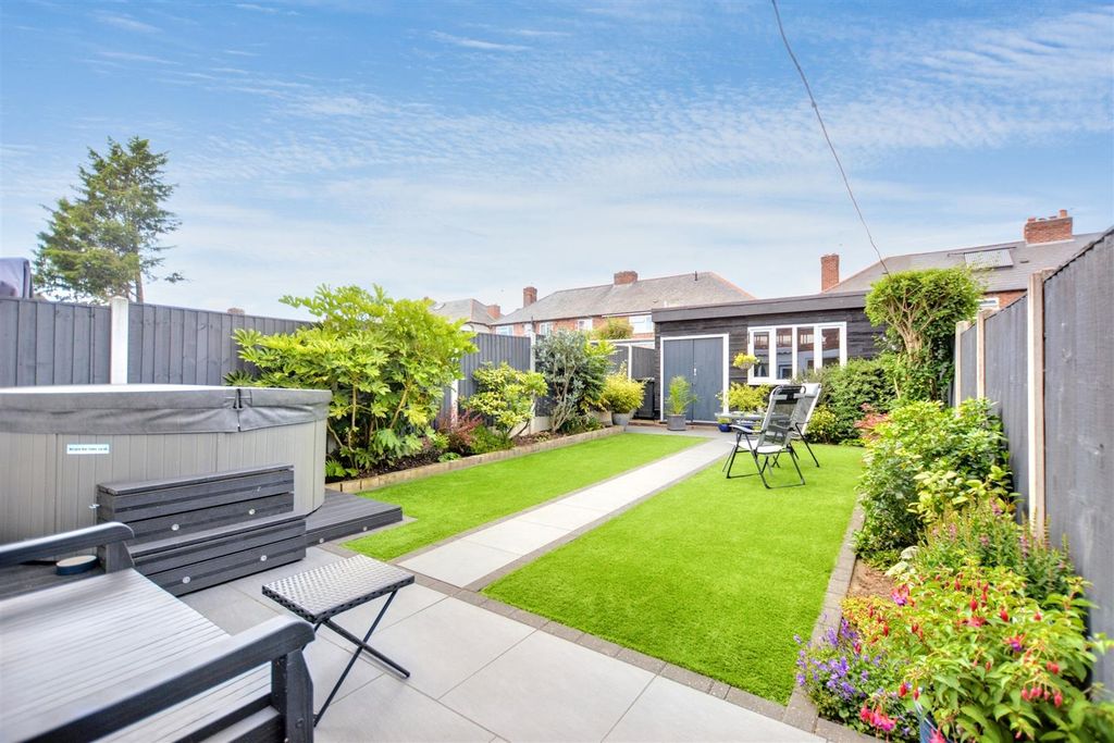 Property photo 2 of 21 Garden_2.Jpeg