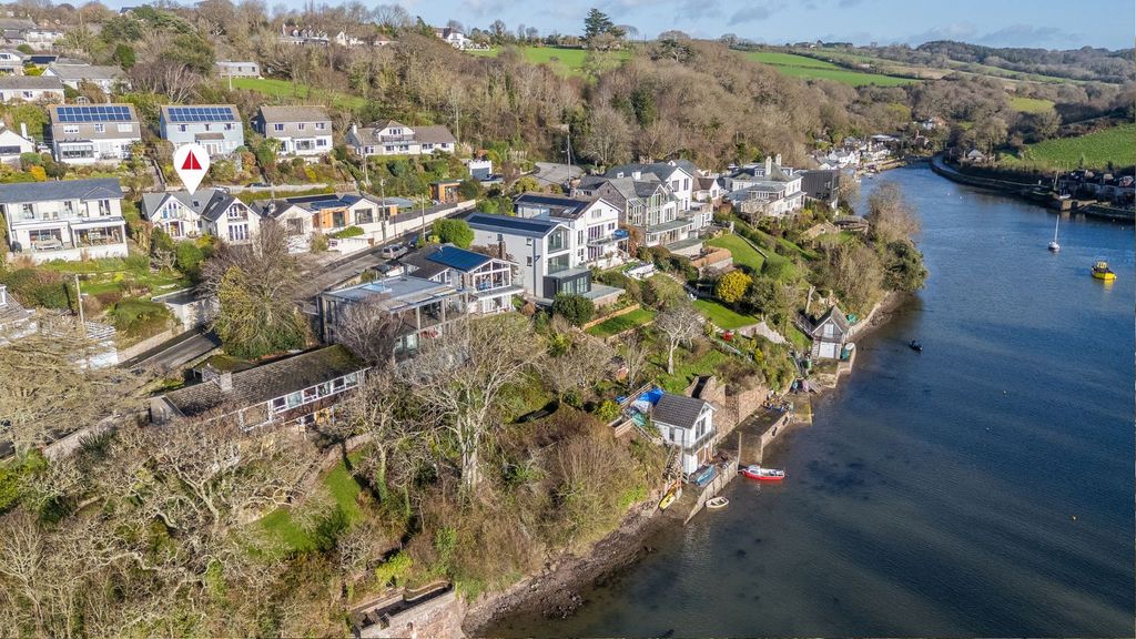 Property photo 1 of 20 A12 Pinned   (1)