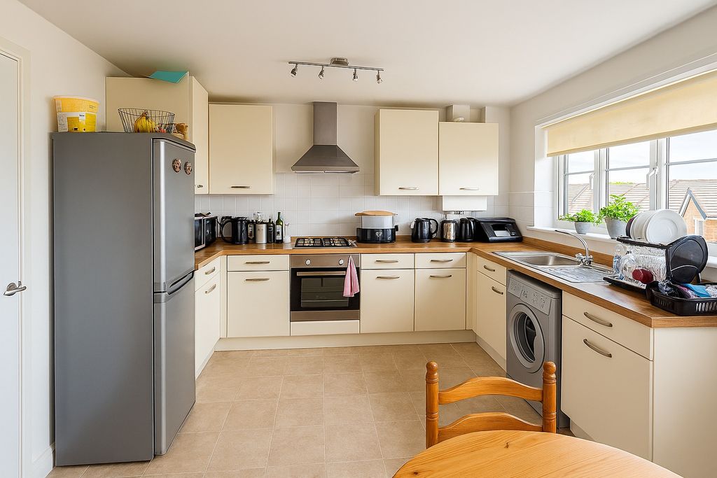 Property photo 2 of 7 Kitchen