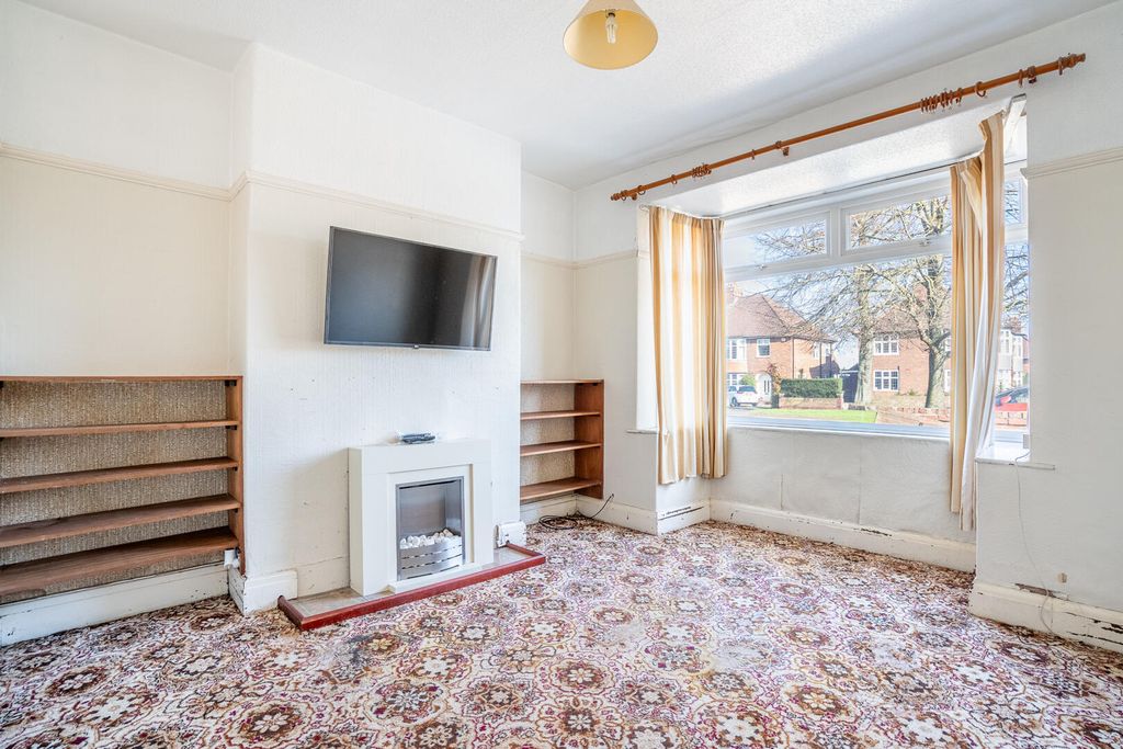 Property photo 3 of 14 Living Room