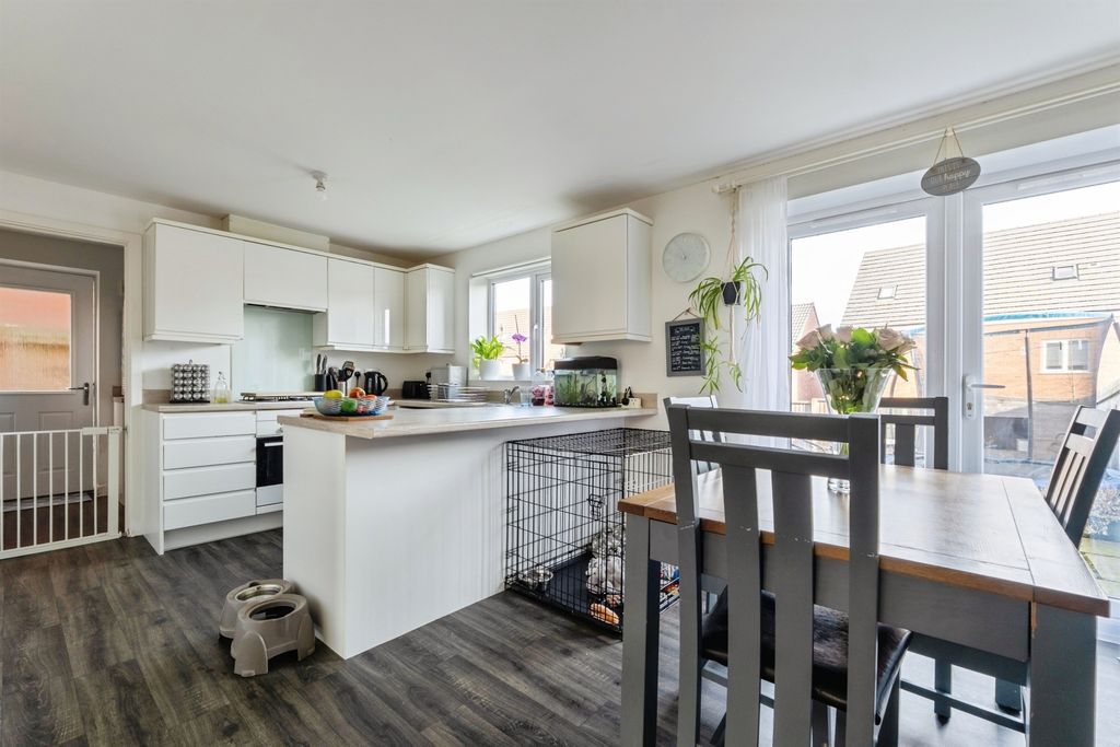 Property photo 2 of 21