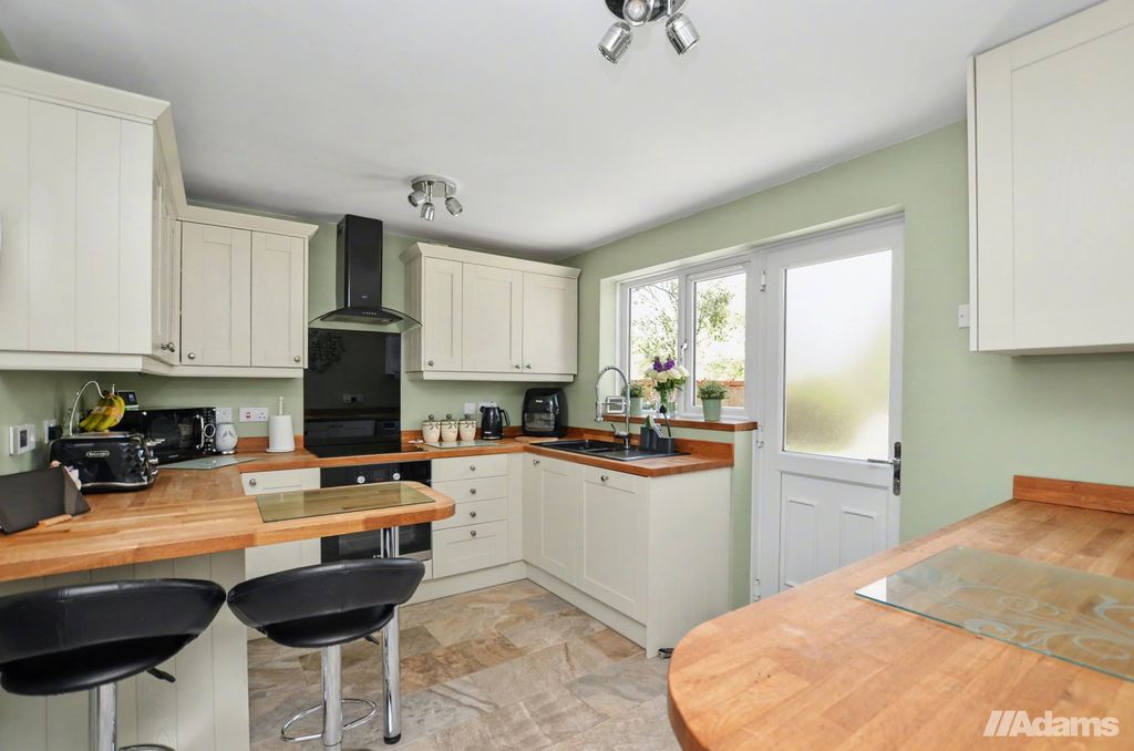 Property photo 2 of 31