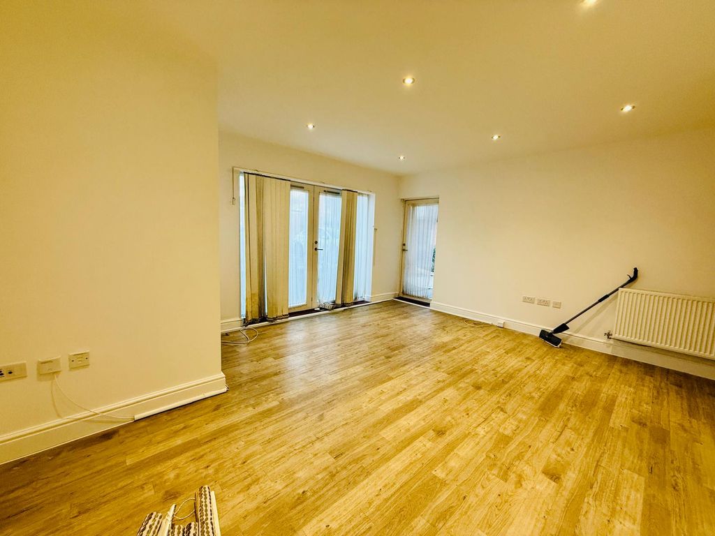 Property photo 3 of 13 Maven Court, Ha1 3Sb (5)