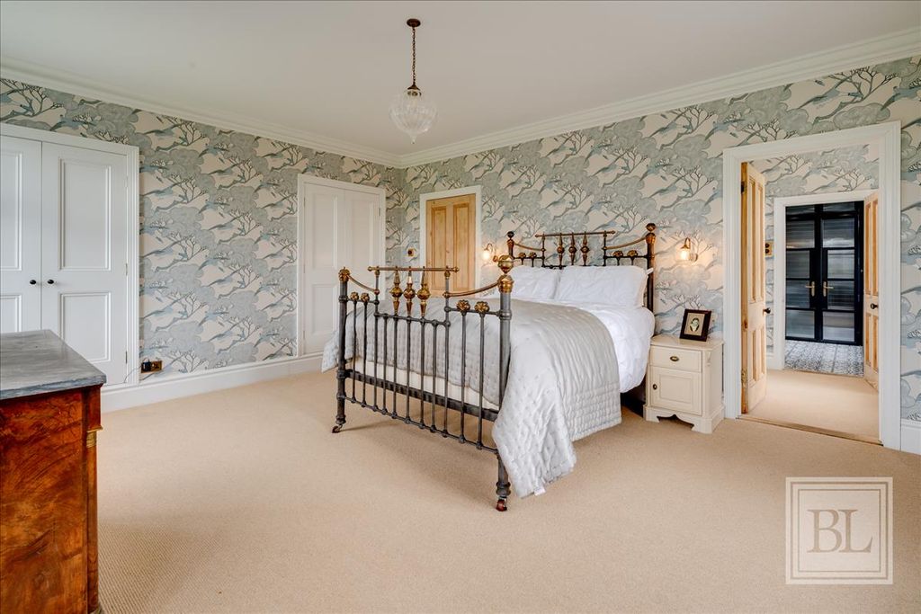 Property photo 3 of 38