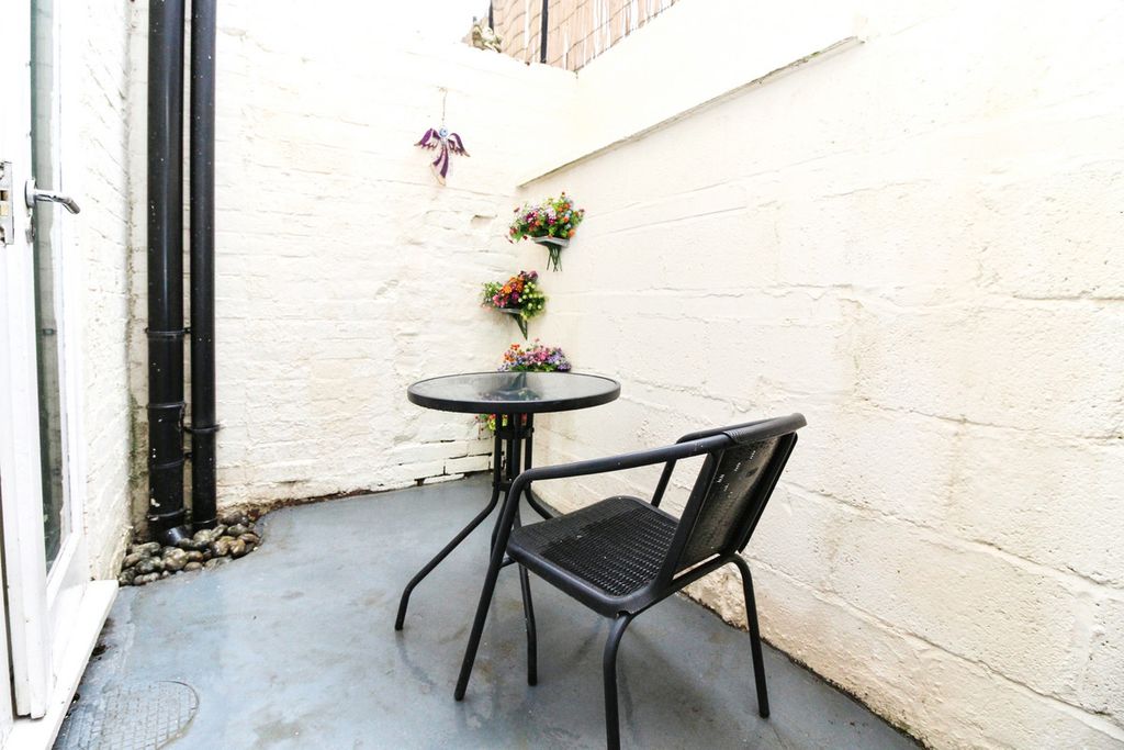 Additional image 14 of 2 bed flat for saleWarwick Place, Leamington Spa CV32