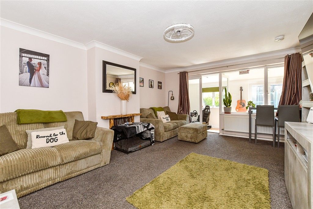 Property photo 2 of 12 Lounge
