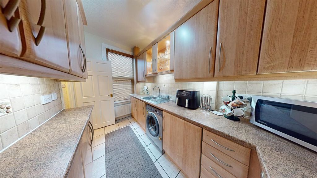 Property photo 3 of 25 Market Street Kitchen