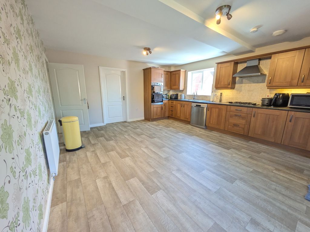 Property photo 2 of 25
