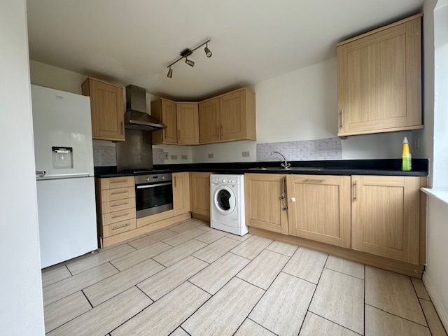 Property photo 1 of 11 Kitchen