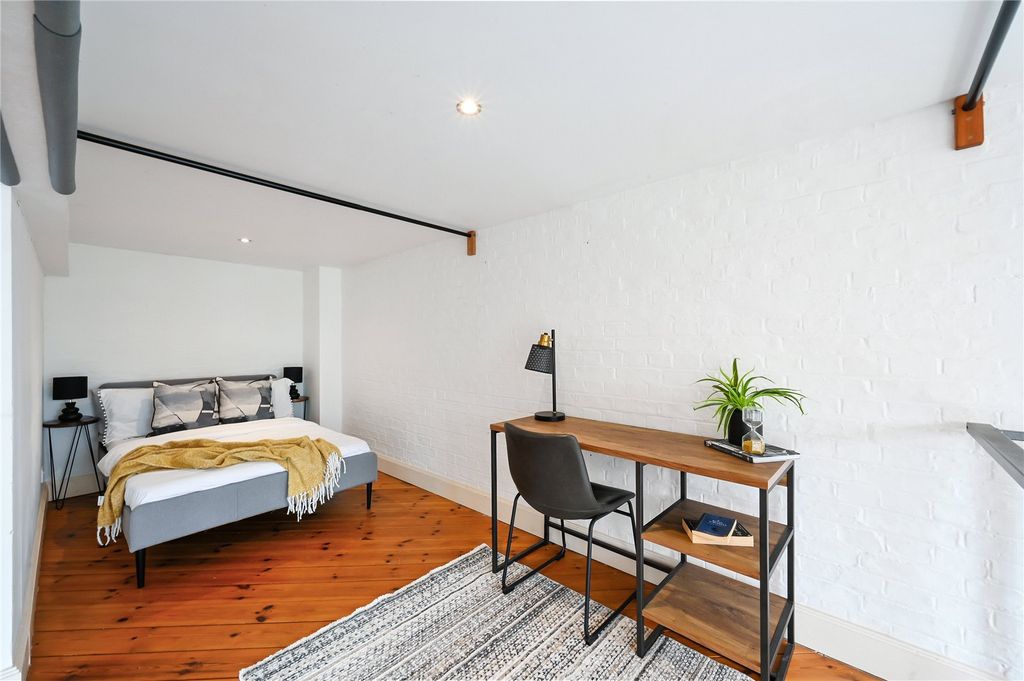 Property photo 2 of 13 Bedroom