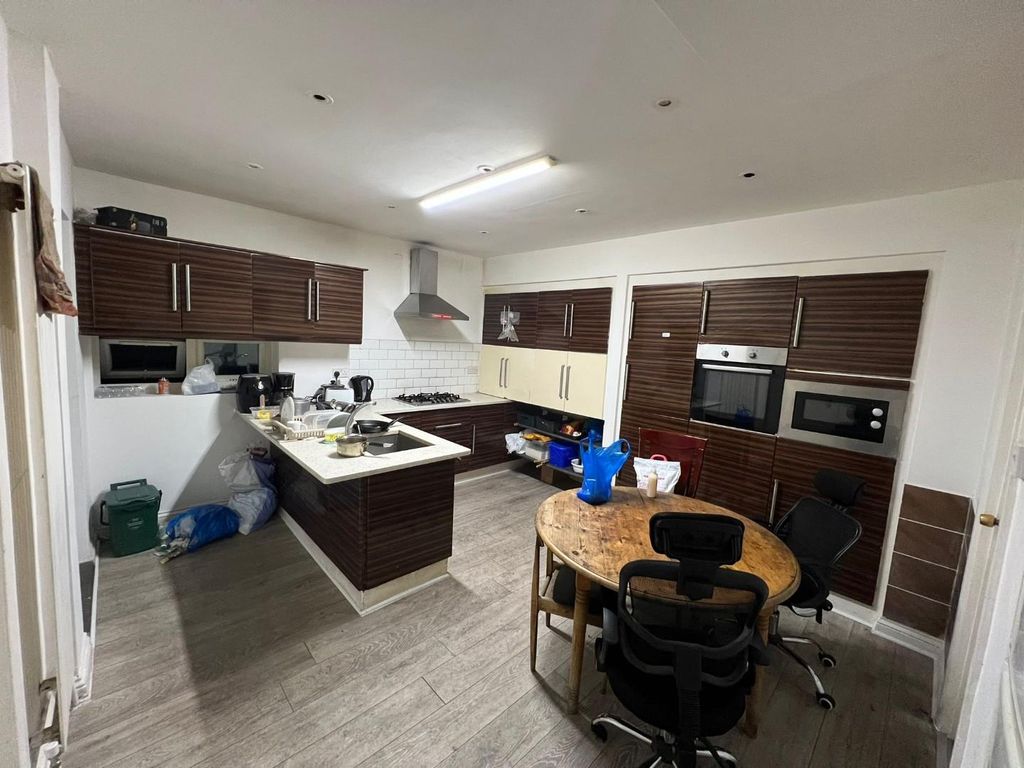 Property photo 2 of 8 11.Jpg