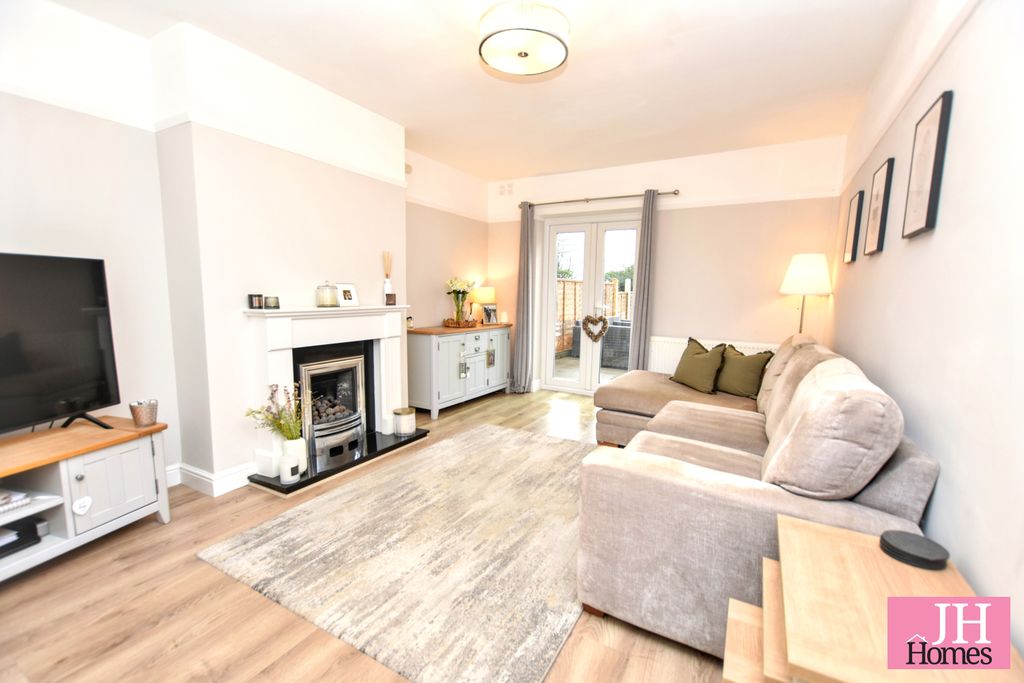 Property photo 2 of 17