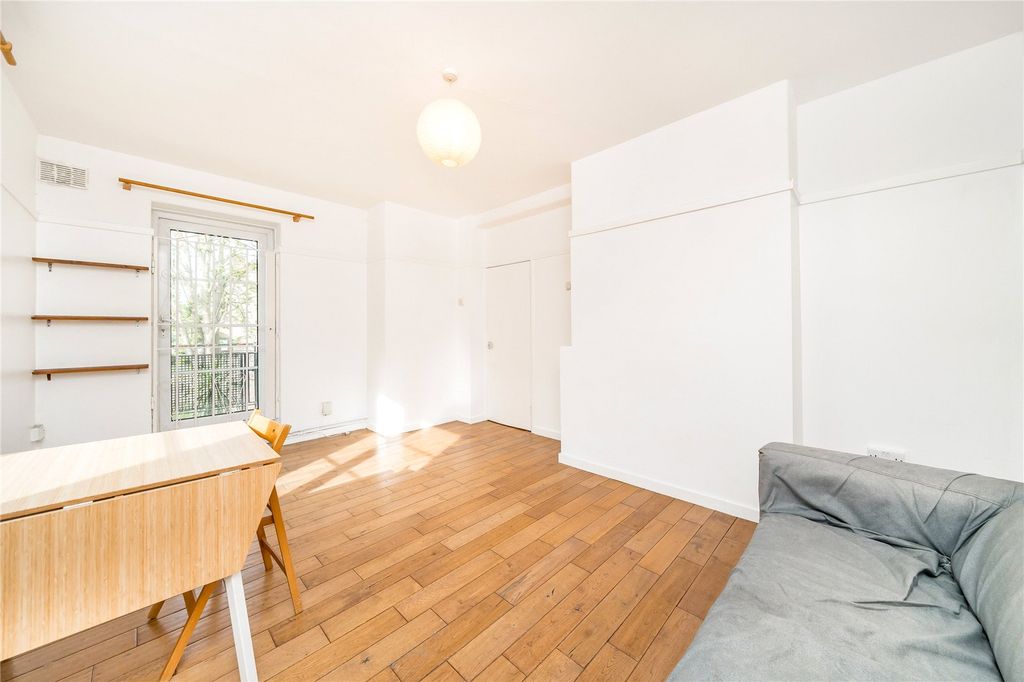 Property photo 3 of 9 Reception