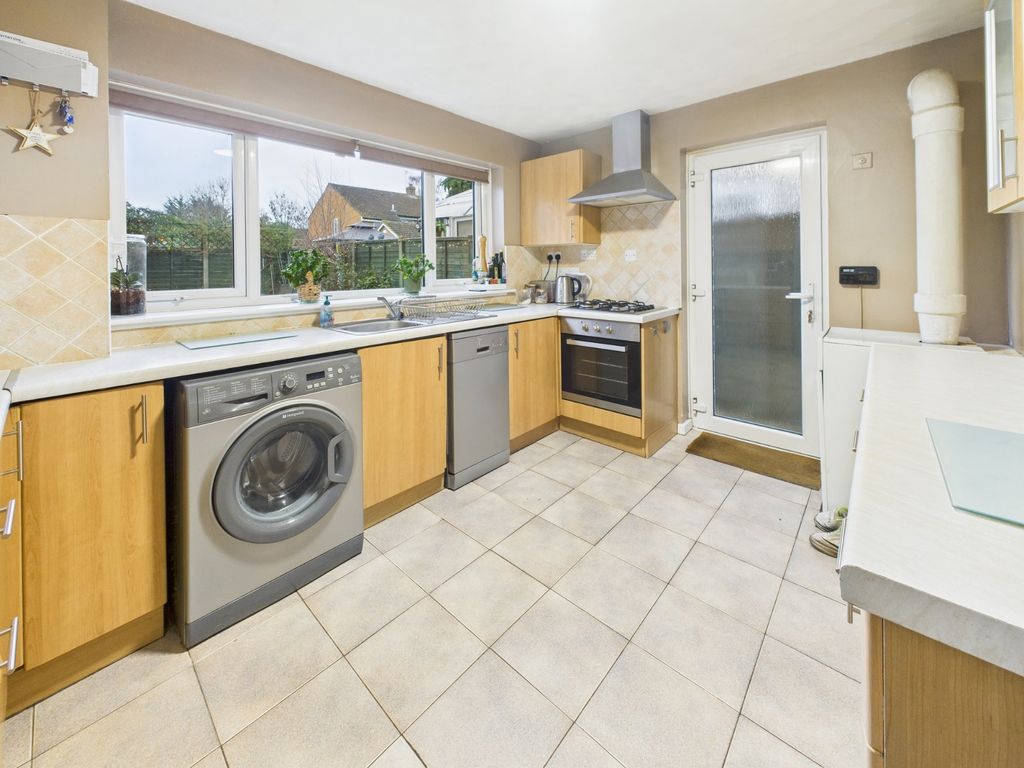 Property photo 3 of 16 Kitchen