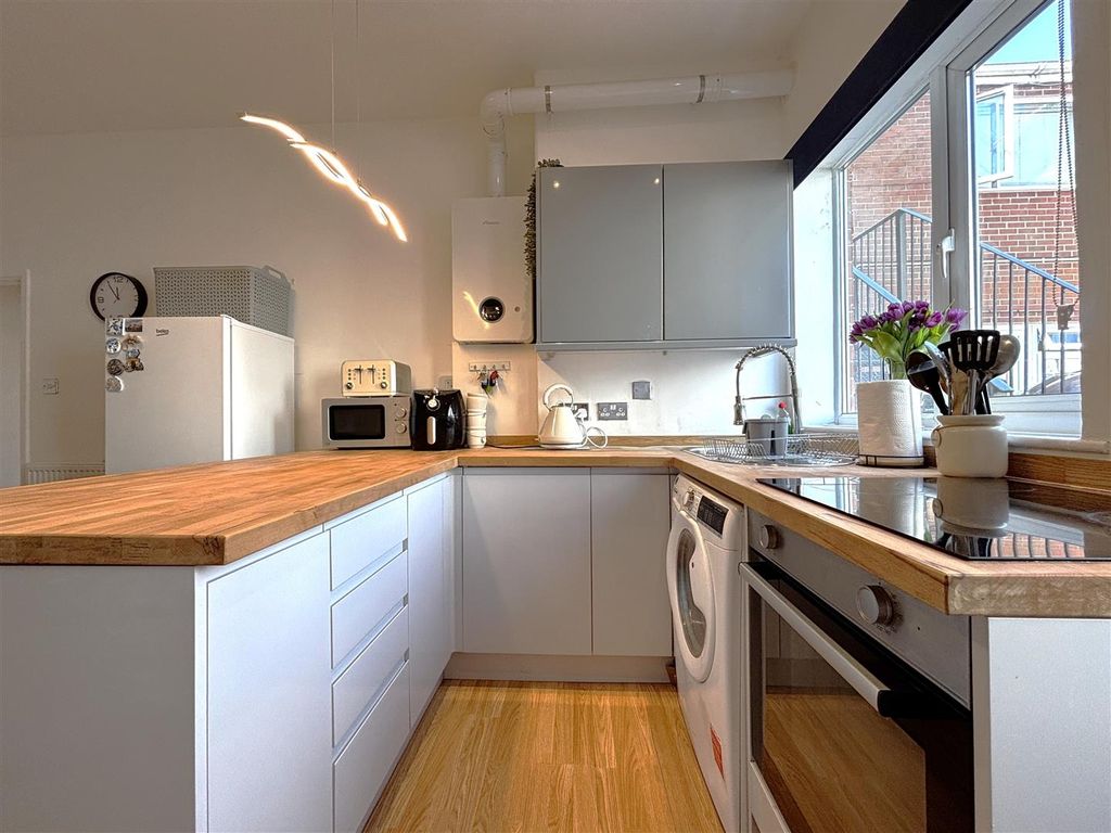 Property photo 3 of 13 9