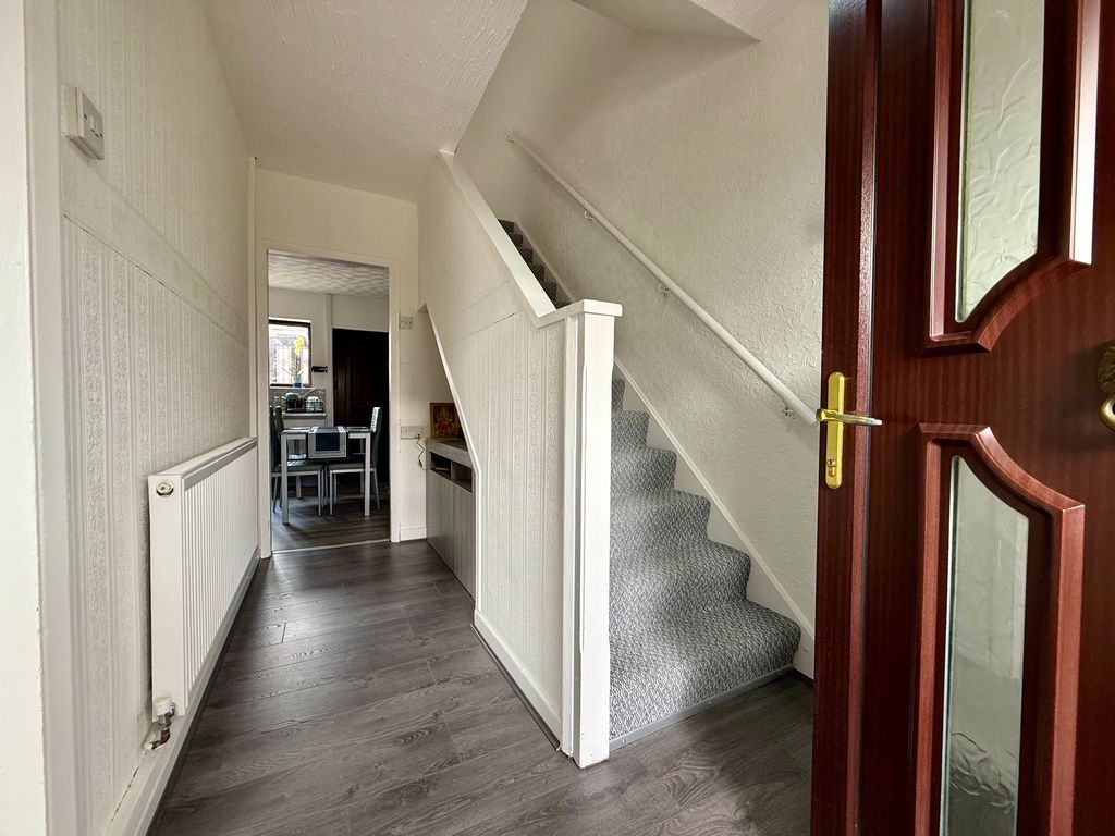 Property photo 2 of 9 Hallway