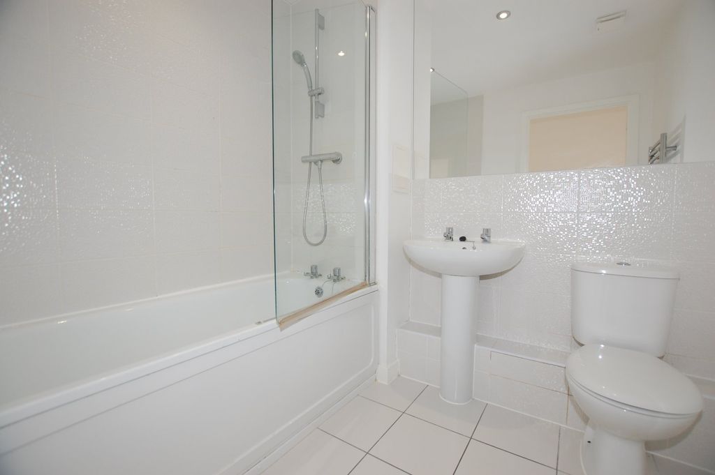 Property photo 3 of 6 Bathroom