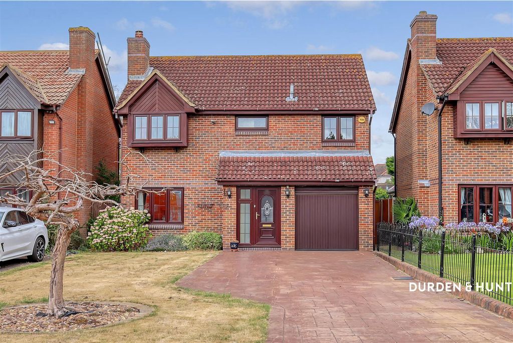 Property photo 1 of 26 Hyland Close