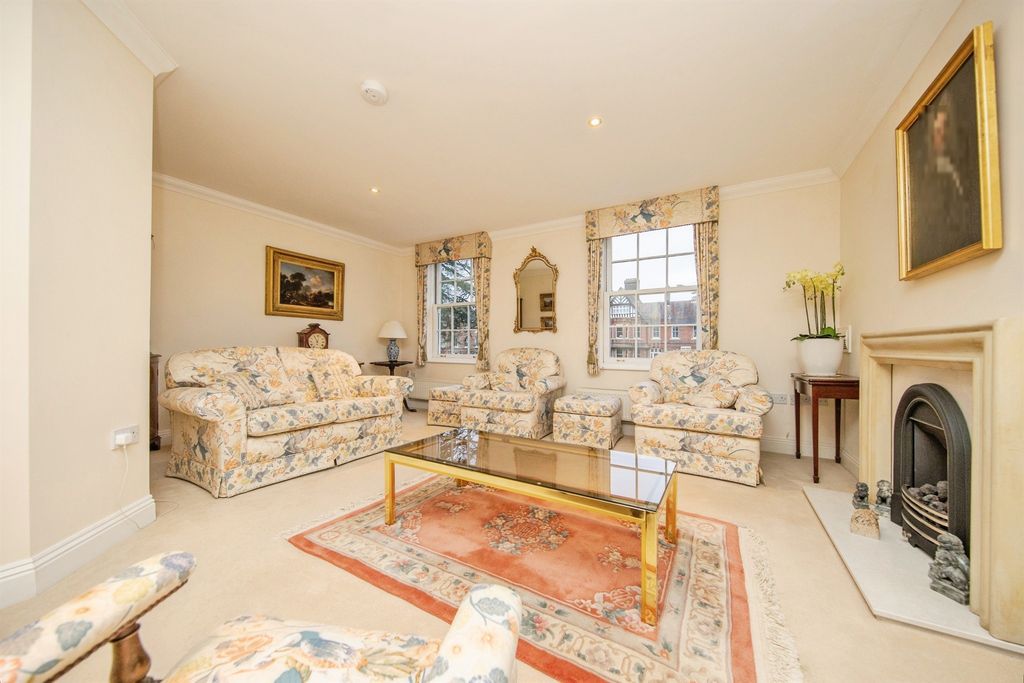 Property photo 3 of 27