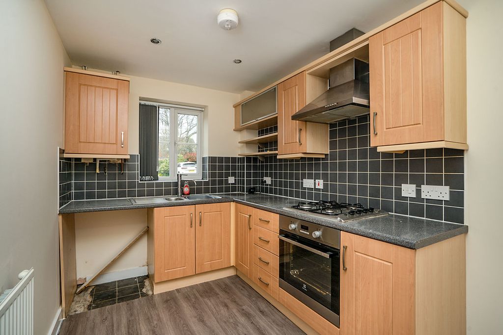 Property photo 3 of 10 Kitchen