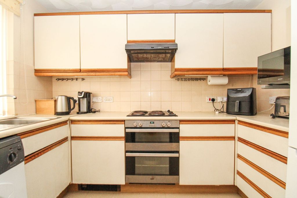 Property photo 2 of 14
