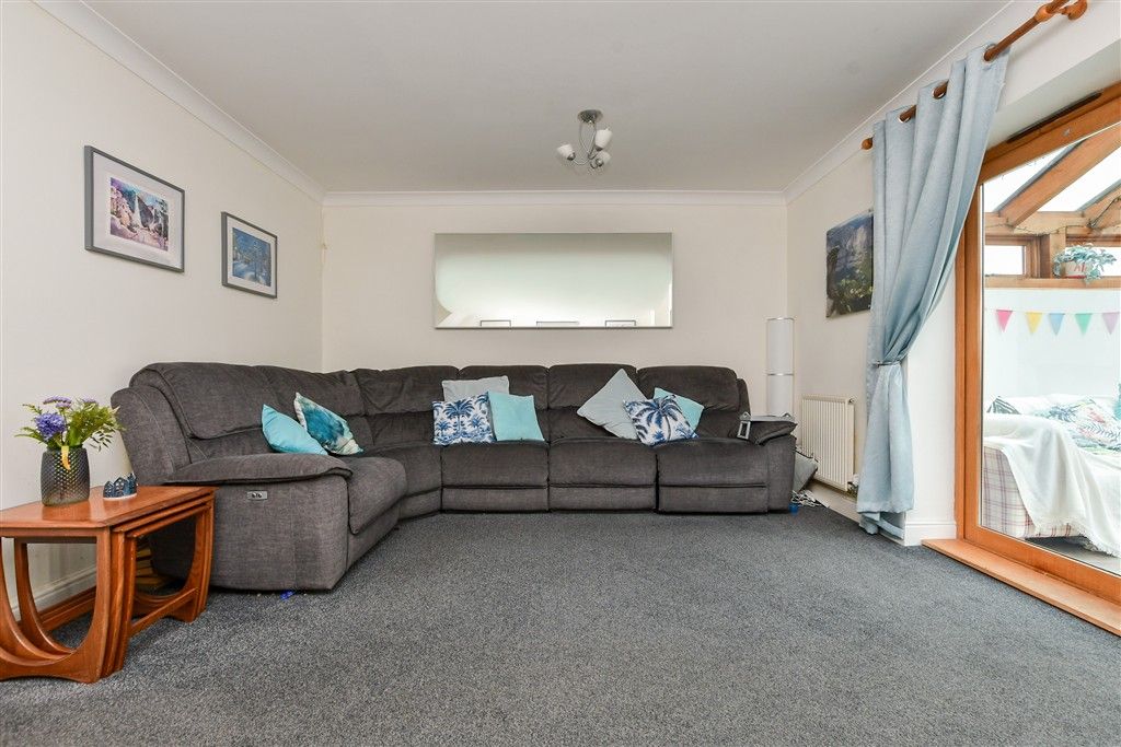 Property photo 2 of 14 Lounge