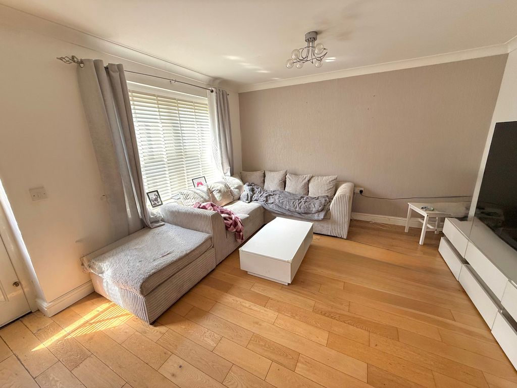 Property photo 2 of 7 7 Butcher Close Lounge 1 2026