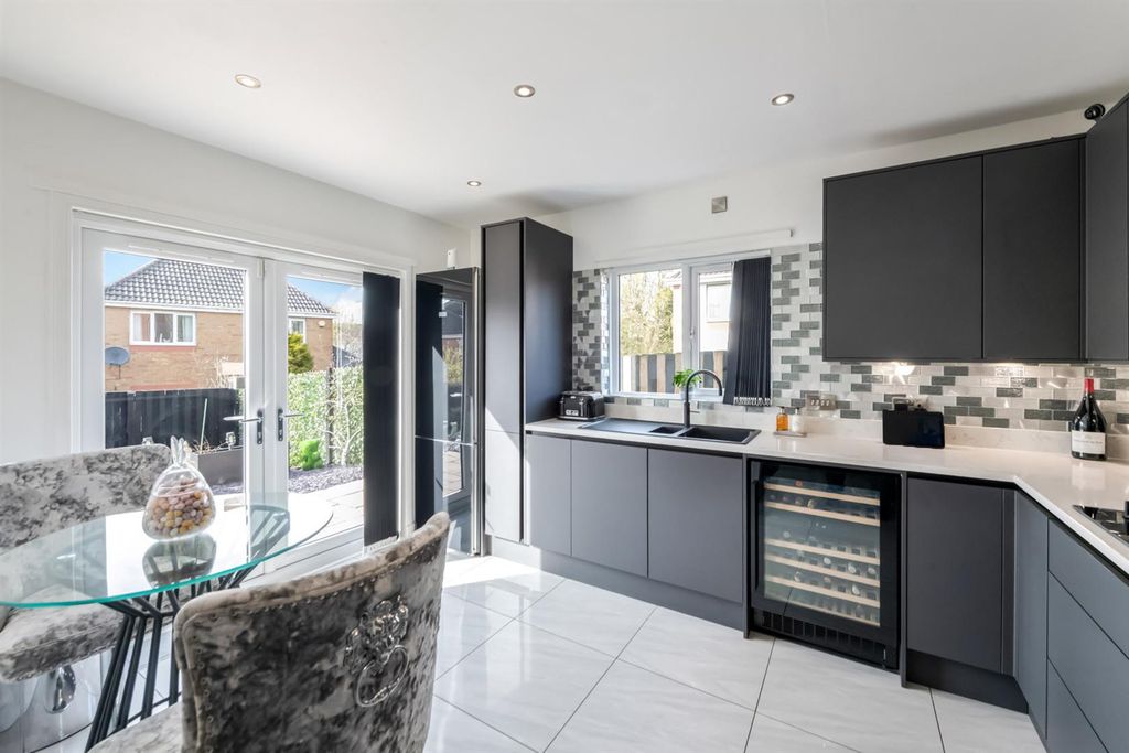 Property photo 2 of 32 Kitchen