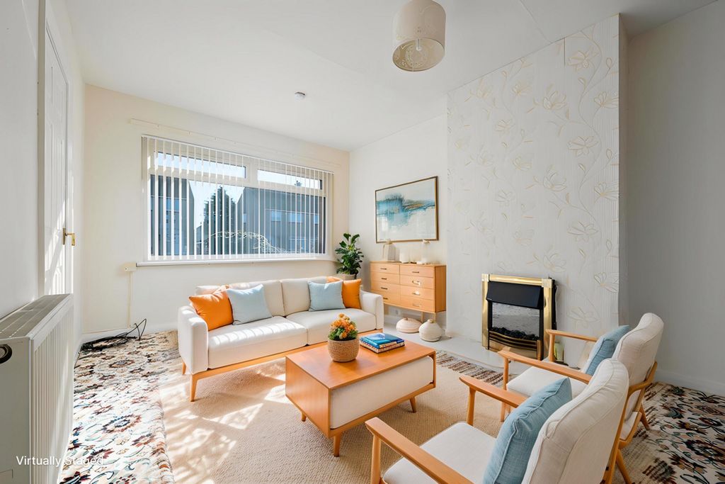 Property photo 2 of 28