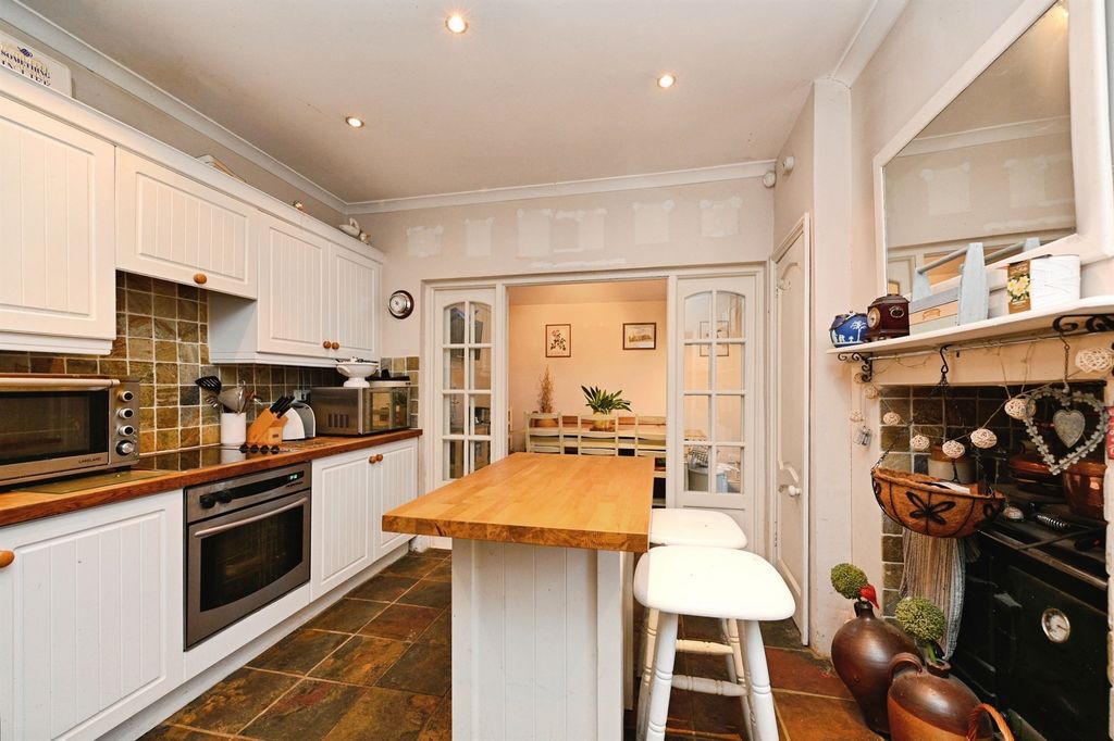 Property photo 3 of 17