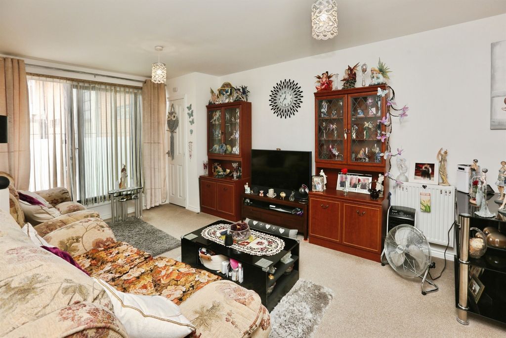 Property photo 2 of 13