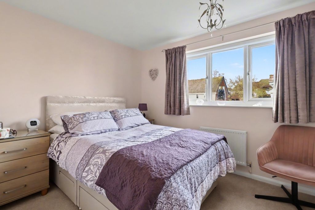 Property photo 3 of 12 Main Bedroom