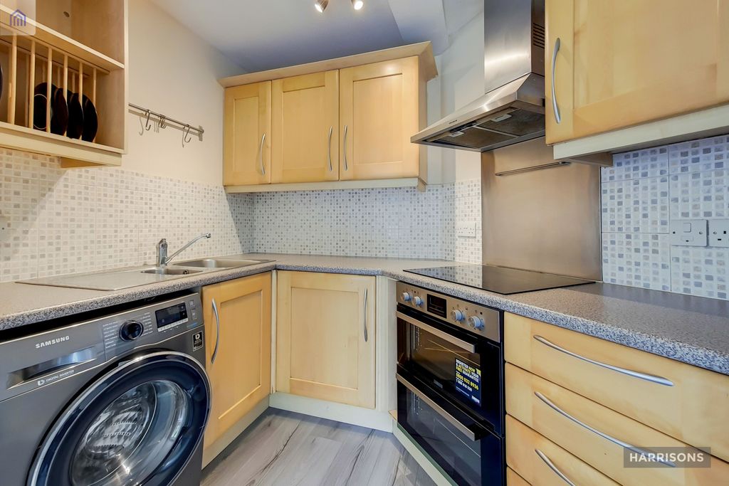 Property photo 3 of 14 Kitchen