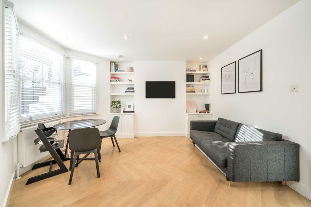 Property photo 2 of 8