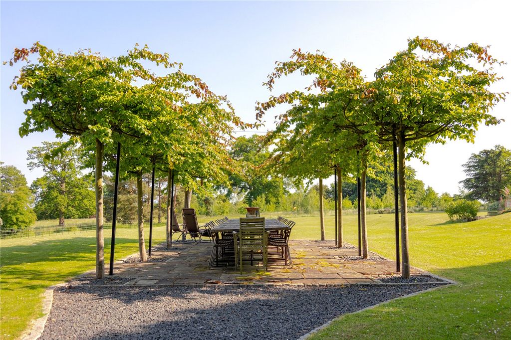 Property photo 3 of 21 Alfresco Dining